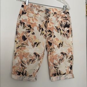 DKNY 97% cotton knee length woman pants Size US 4